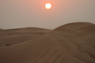 Залез в пустинята близо до Дубай